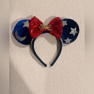 Sorcerer Mickey inspired Minnie Mouse ears. Hand made.